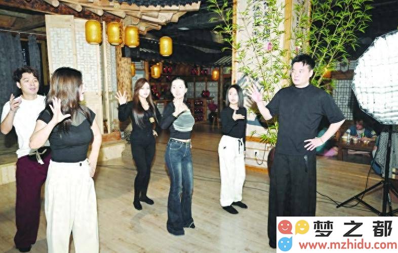 延边文化旅游新风尚！崔大笨领衔琵岩山大舞台献上精彩文化盛宴