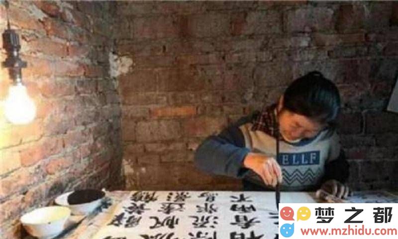 湖南农村妇女坚守书法梦想数十年，拜名师为师后终于迎来作品价值百元的突破