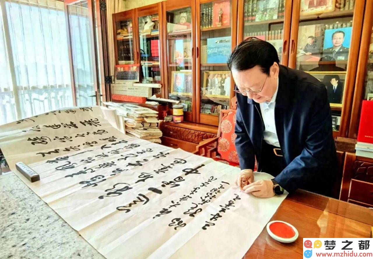 军旅书法家王成志以独特的书法表达情感，献礼惊蛰之际浓厚的春意
