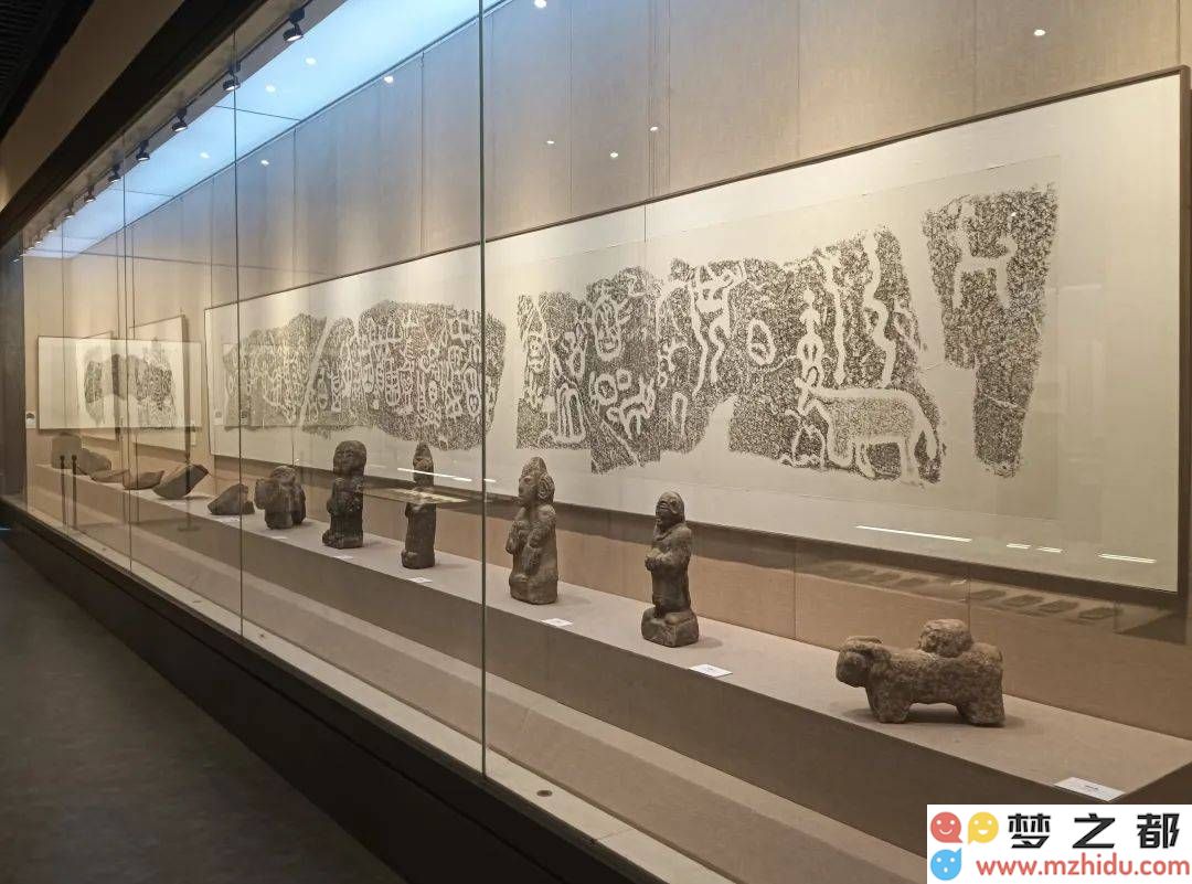 阿拉善文化珍品在江苏海安盛大展出，岩画与汉简共同编织千年文化绚丽篇章