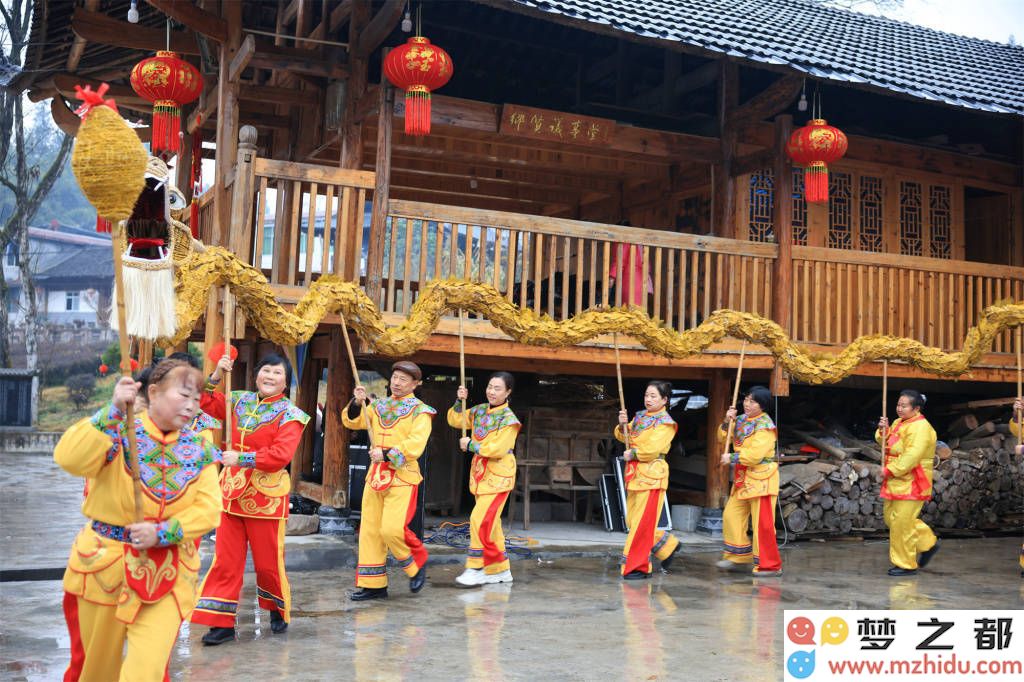 咸丰朝阳寺镇:草把龙非遗表演丰富新春祝福,营造浓厚的欢乐节日氛围