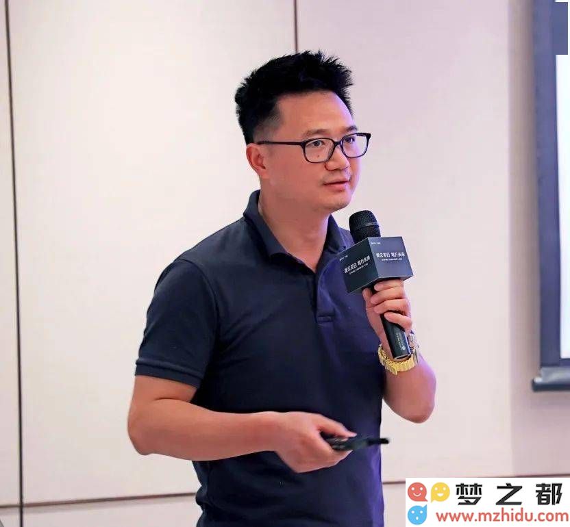 AI技术先锋康洪文再度创业:小团队如何实现年收千万,基于大模型的应用程序梦想
