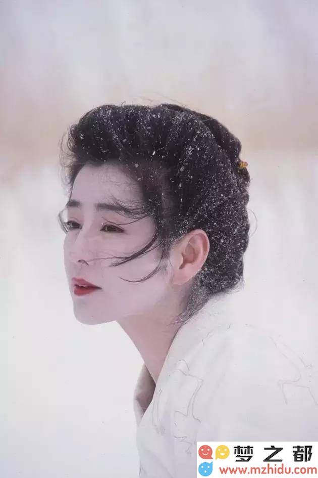 日本摄影大师镜头下女性之美的经典瞬间，感受那份动人的魅力你心动了吗？