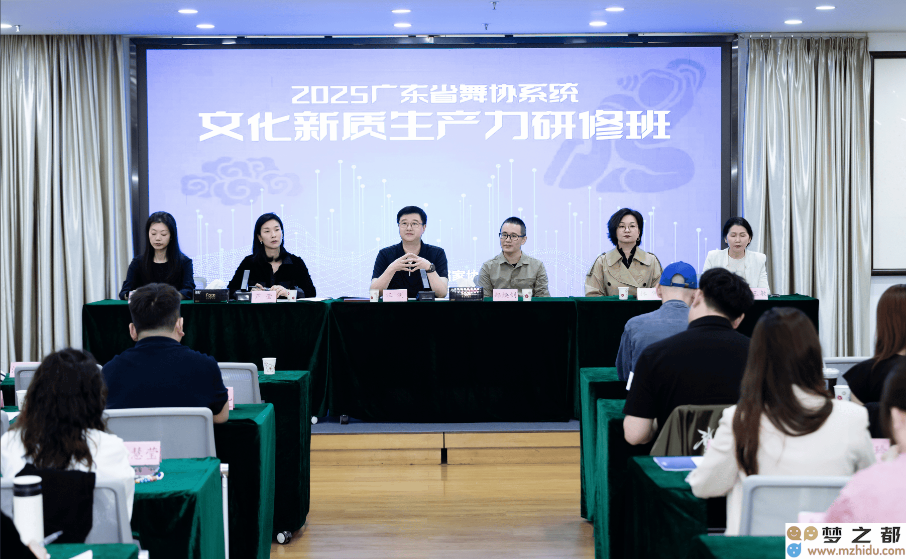 广东舞协研修班：推动舞蹈艺术创新发展，专家呼吁科技与舞蹈创造性深度融合，共同探索未来艺术之路