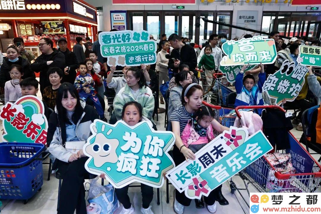 长春春季户外音乐盛会火热进行，万人共聚享受街头文化艺术的精彩演出