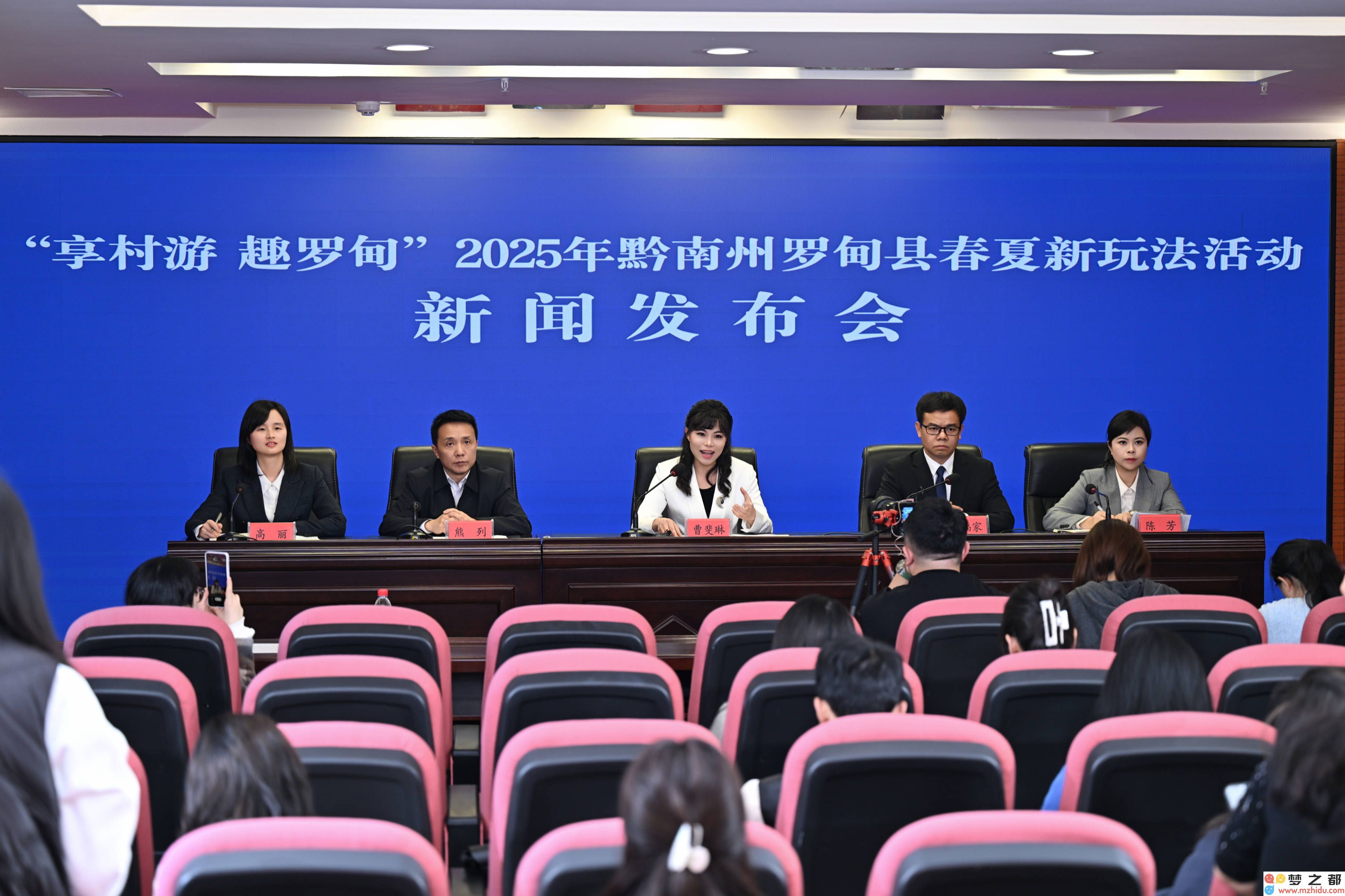 贵阳路边音乐会与罗甸非遗项目携手探讨文化旅游融合创新路径，丰富地方文化生活