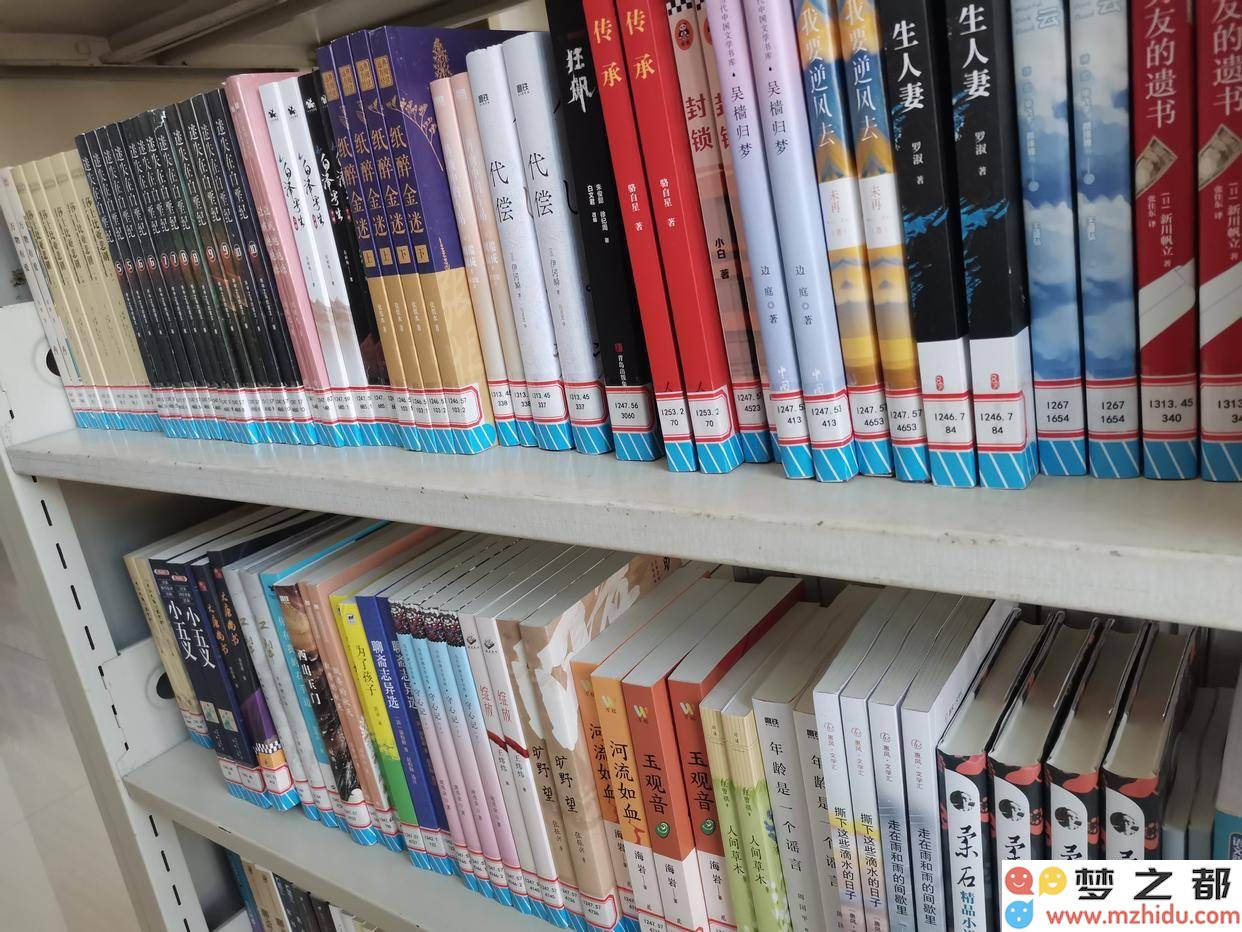 文学作品在内容高度相似的情况下，改换表述为何依然能够吸引读者的兴趣？