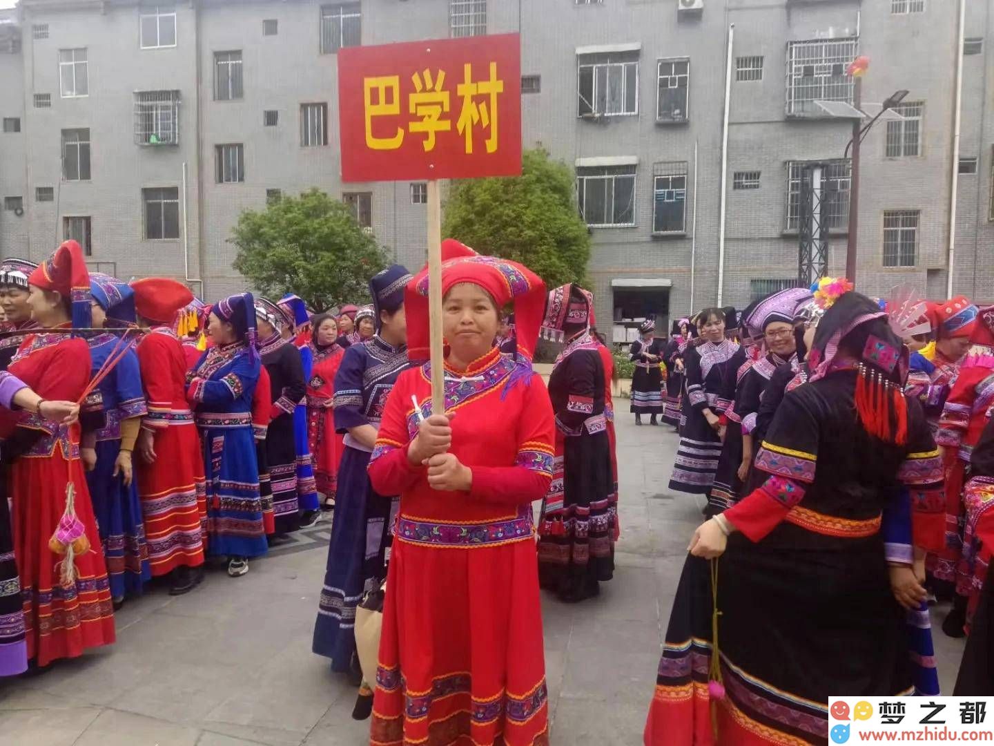 广西东兰武篆镇三月三欢庆盛典：传统佳节歌舞欢快，盛装喜庆齐聚一堂