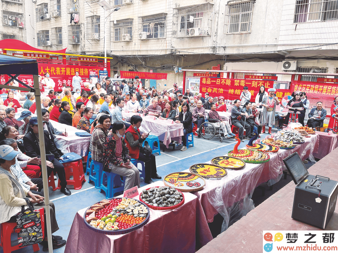 在三月三的重要日子里，社区齐聚共庆，欢声笑语中展现民族团结的深情厚谊