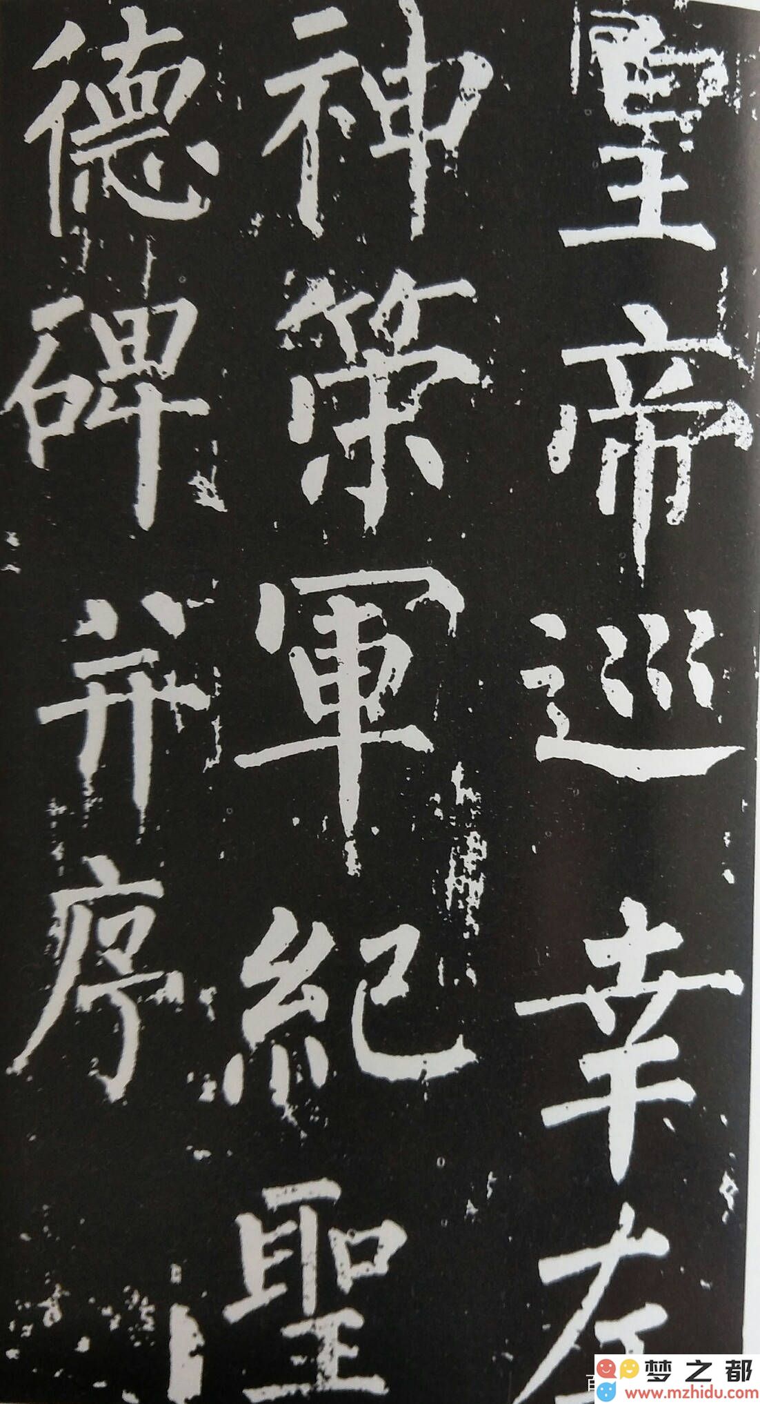 书画美与丑的辩证思考：在创新与传统交融中如何评估“丑书丑画”的艺术价值？