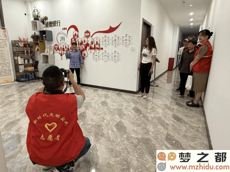 渝北回兴街道社会公益摄影活动，让社区老人最动人的瞬间在镜头中被永恒定格