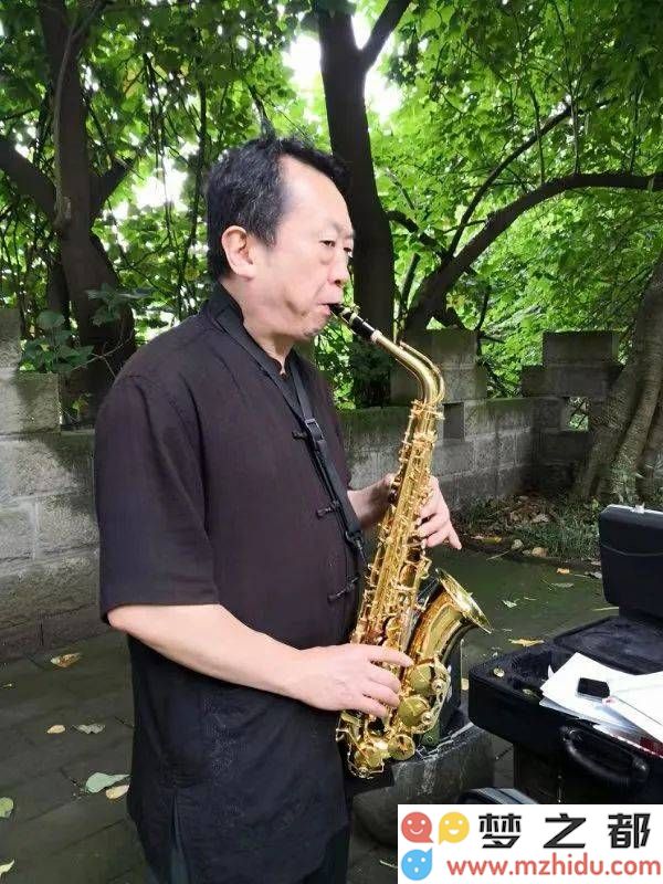 细品墨香与酒韵，携手欣赏刘本荣描绘的繁荣盛世中国艺术茅台