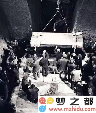马王堆汉墓帛书《老子》乙本之美：隶书书法的典雅根源，2000年后墨迹的华丽重现