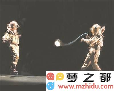 《海底两万里》舞台剧：中法合作打造的手工木偶呈现深海冒险的奇妙旅程