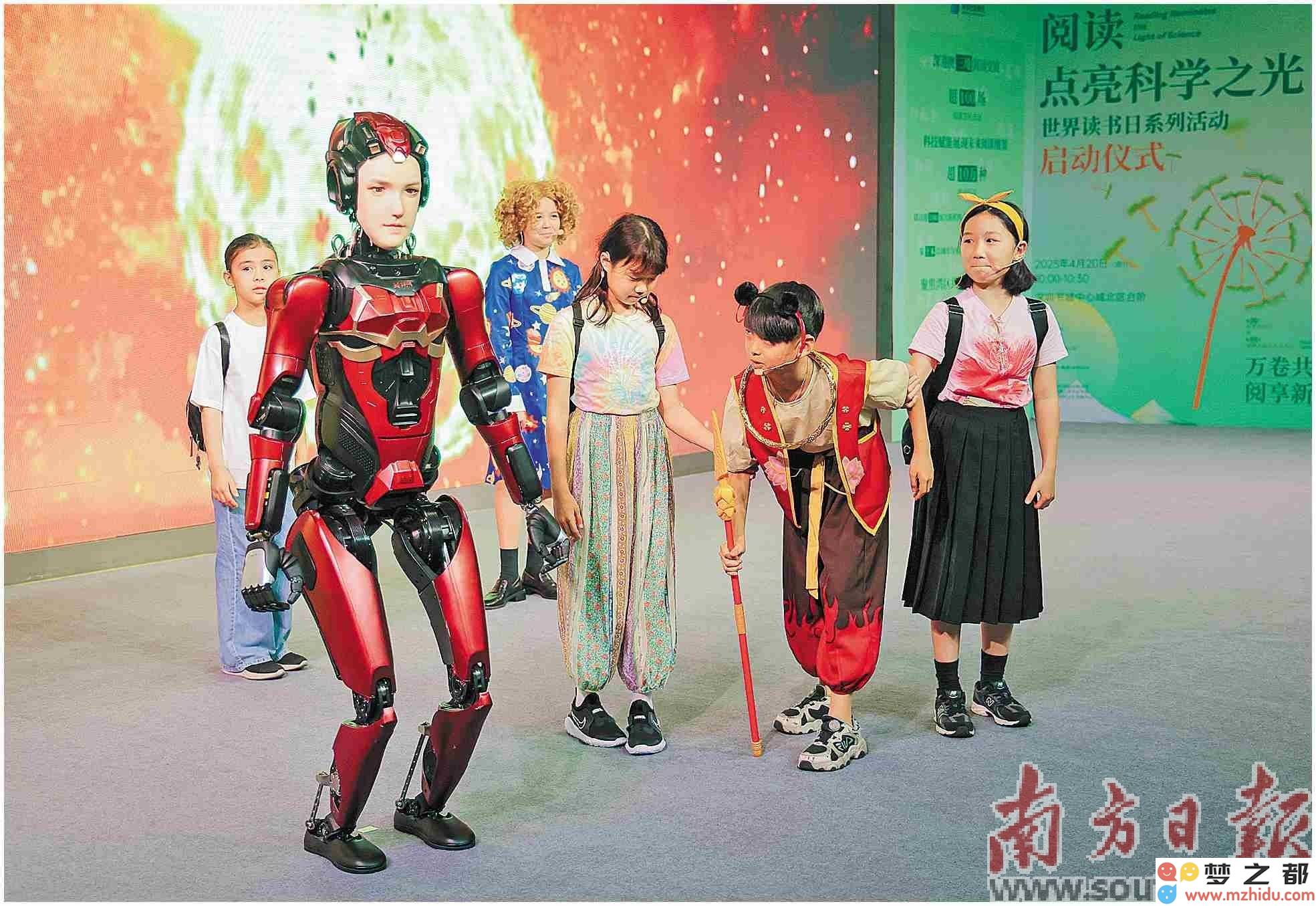 科技与人文交汇，深圳书城迎来首场仿生机器人舞台剧精彩演出！