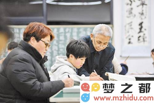李贵江书法爷爷：坚守九年义务教学，用笔墨传承文化的温暖与力量