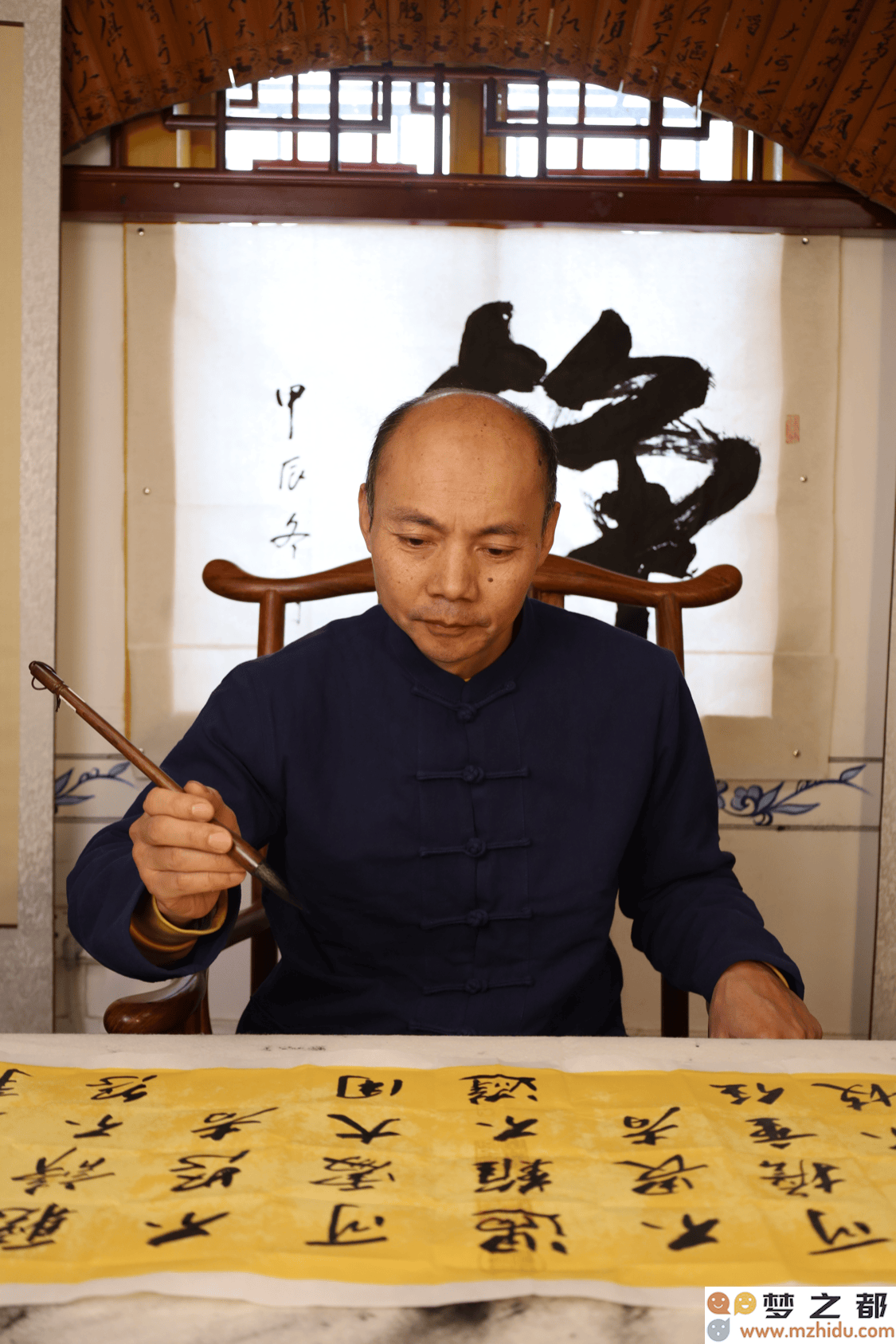 书法心路：郑小军五十年畅游墨海的艺术追求与不懈坚守