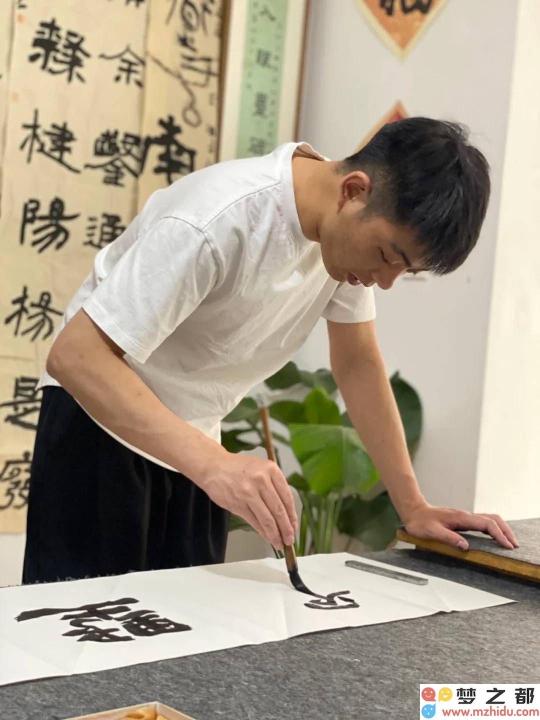 青年书法家刘冯：在静耘堂中探索笔墨人生与传承篆刻艺术的精彩旅程