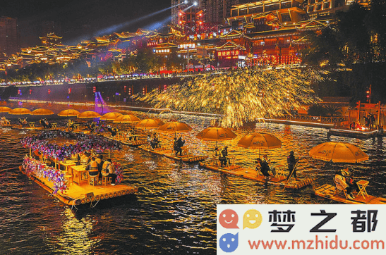 宣恩新春璀璨之夜：贡水河流域点亮璀璨灯海，传统民俗和现代庆典交织成新春美景