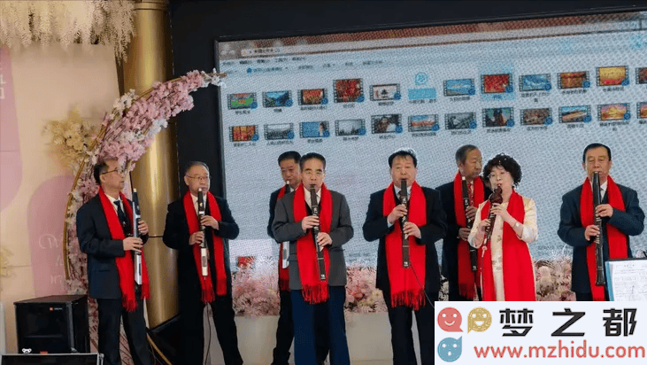 老友俱乐部电吹管欢唱新春乐曲，共同迎接新年展现风采与激情