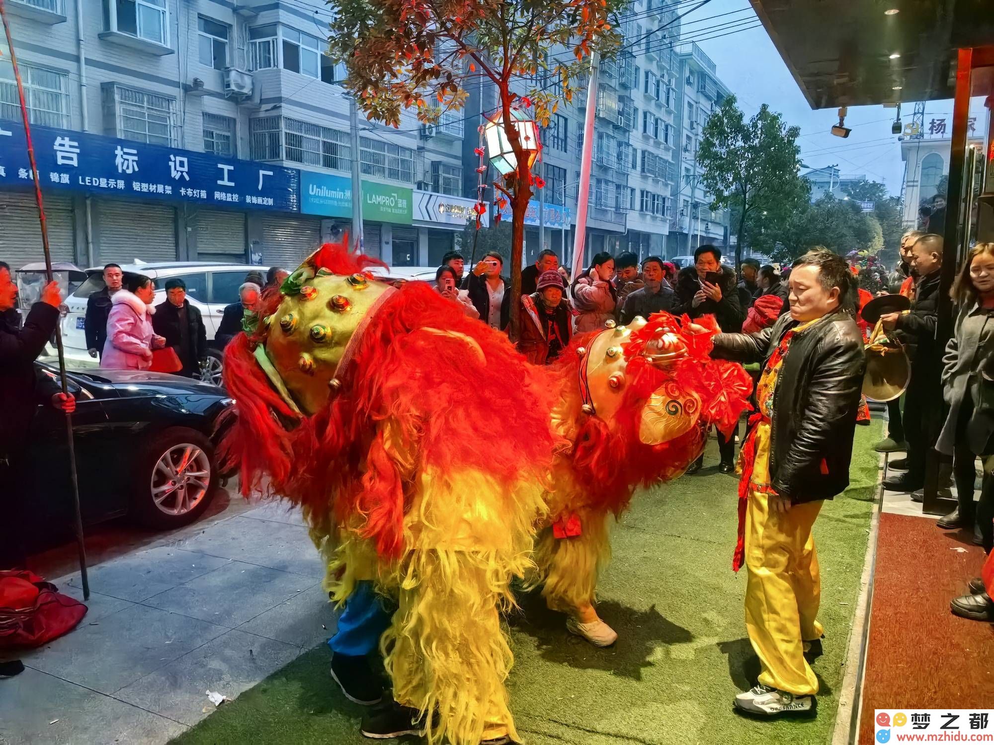 陕西汉阴春节民俗盛宴：舞狮庆典与耍船表演，浓厚传统文化魅力尽情展现