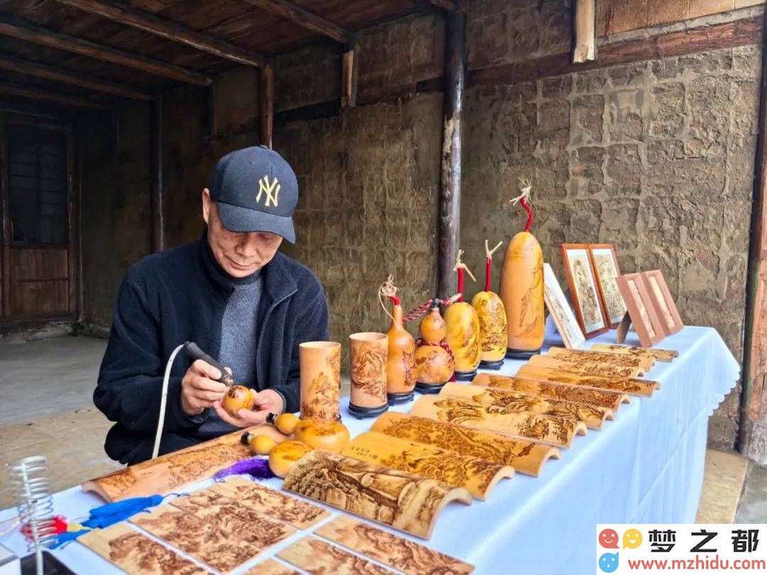 绥山烙画闪耀夹江美术展，传统艺术焕发新的生机与魅力！