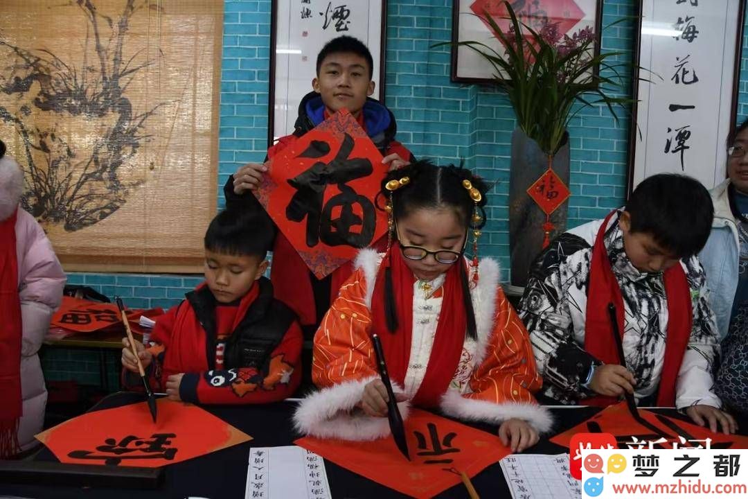 龙冈镇少年儿童书法和古筝齐聚一堂，共同庆祝新春佳节，书香与琴音交融贺岁盛典