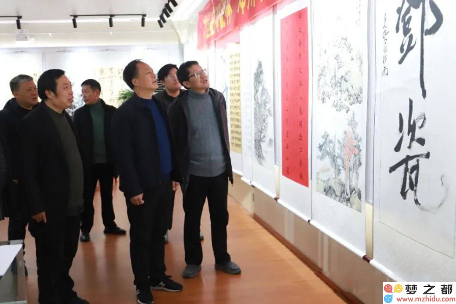 邓州市春季迎新活动：书画展中探寻传统年味，墨香四溢描绘春日美景