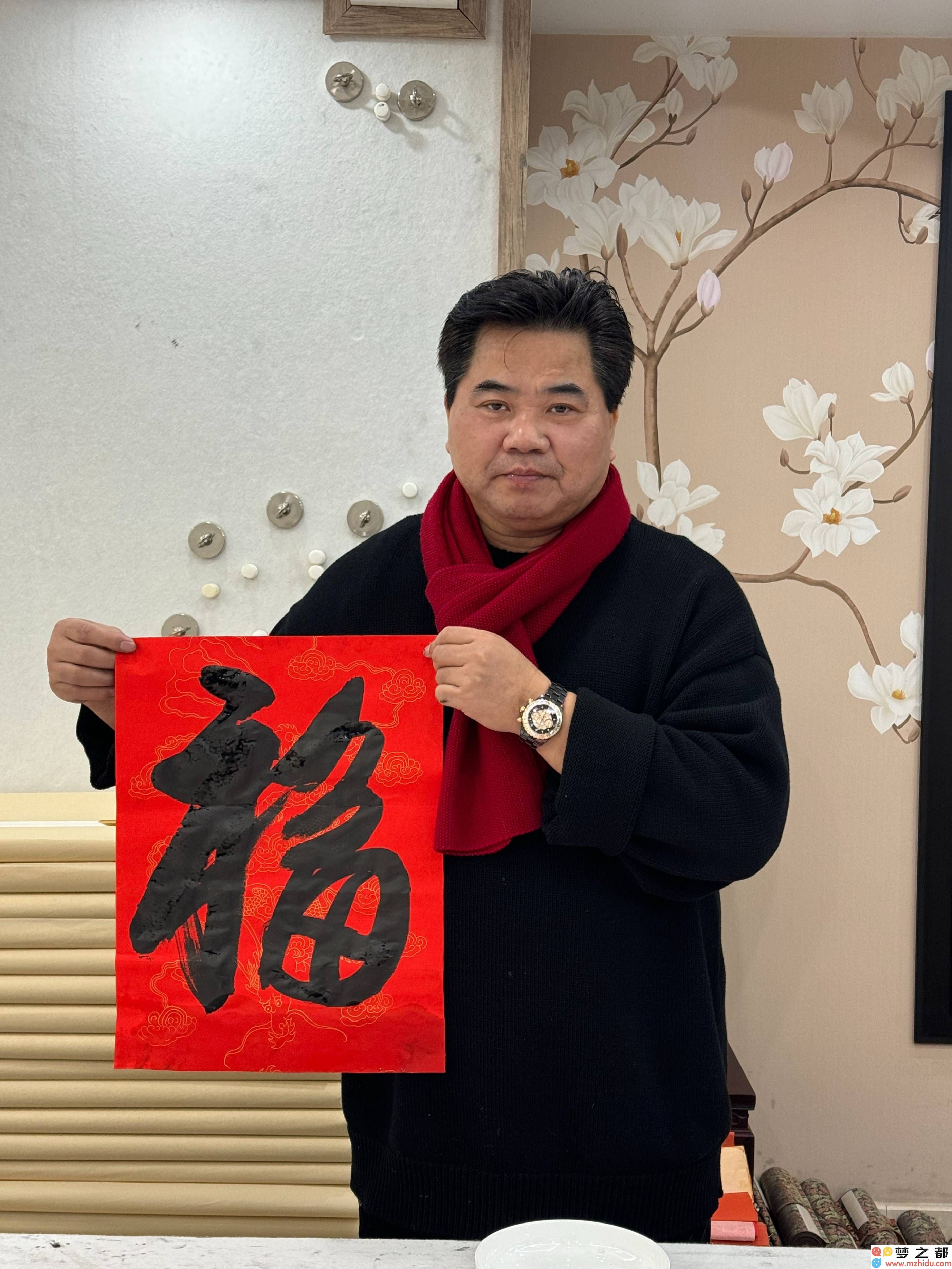 国画艺术家朱祖国：通过鸡的象征传递生命的活力与深刻的人生哲学