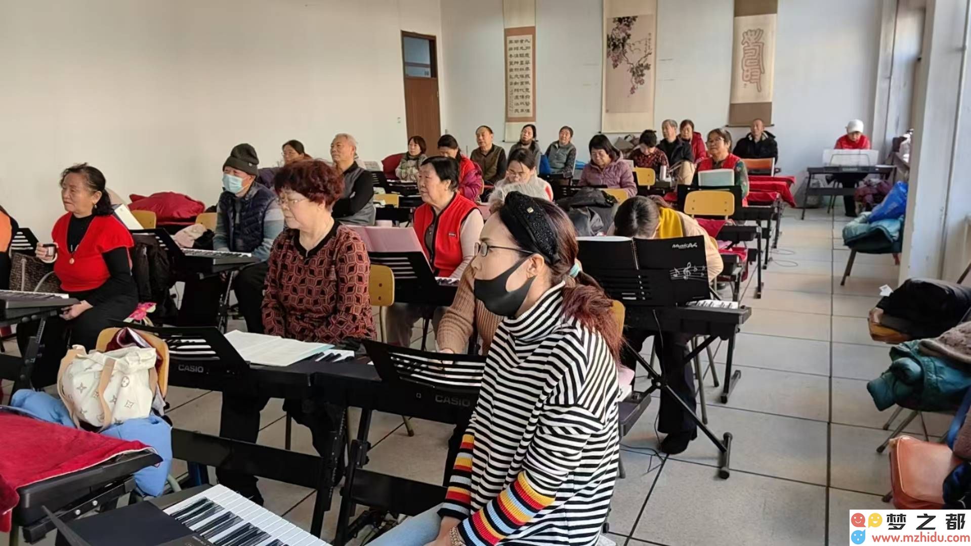 老年大学促老年人奏出幸福乐章，电子琴成快乐养生的新选择