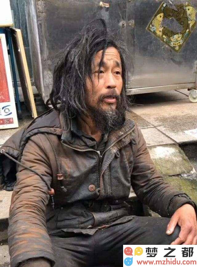 流浪大师沈巍与才女徐静蕾的书法对决，究竟谁的书法水平更高、字迹更具魅力？