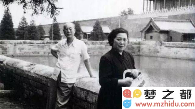 民国时期的恩爱夫妻：丈夫豪掷家财收藏字画，妻子化首饰助夫，晚年无私捐赠宝物赢得人们赞誉
