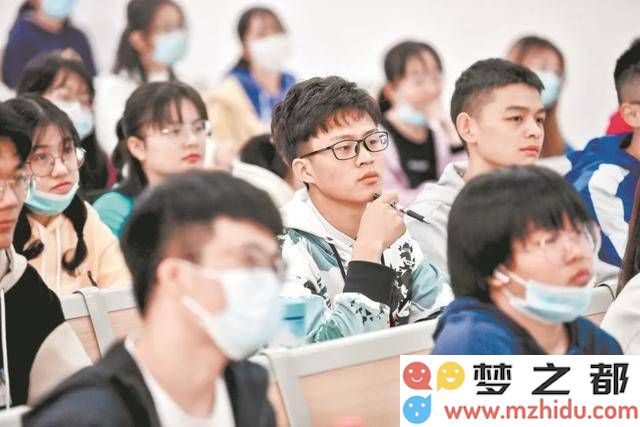 孩子步入大学校园，家长是否该过早放手？看懂这些真相才能更好陪伴他们成长！
