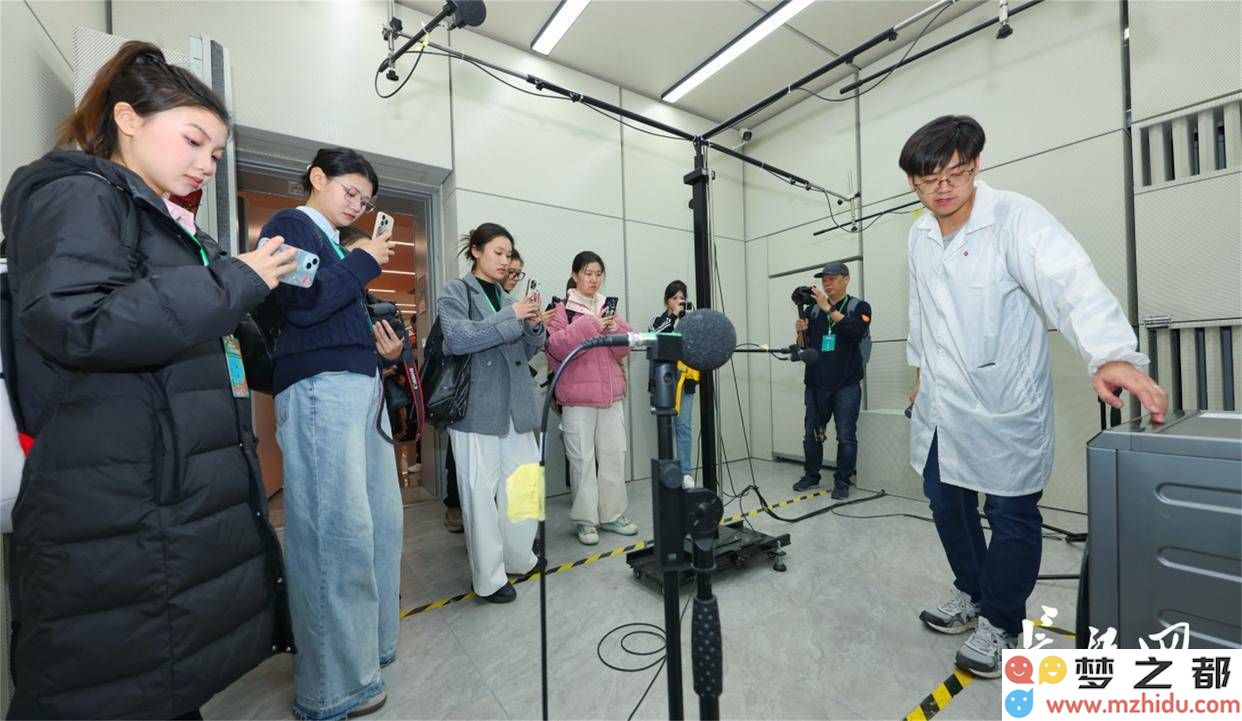 小米武汉科技园深度探访：全国大学生社会实践团直击家电与汽车科技领域的创新与发展
