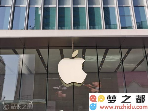 苹果公司高层表示其内部 AI 聊天机器人技术已达到接近 ChatGPT 的水平